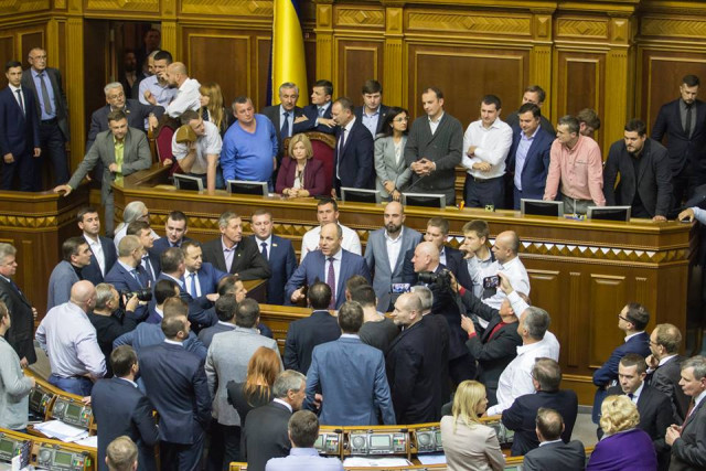 Разошлись мнения криворожских нардепов о Законе об особых условиях на Донбассе