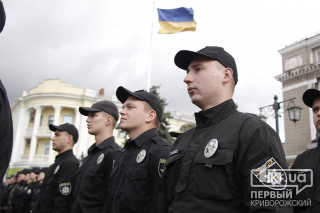 На Почтовом проспекте в Кривом Роге молодые полицейские приняли присягу