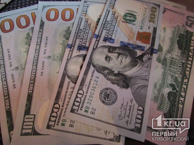 Жителей Кривого Рога предупреждают о фальшивых долларах