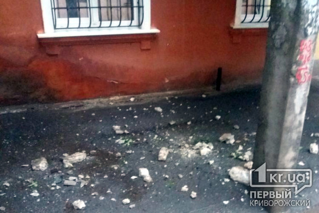 На Дніпропетровщині плита перед під&#039;їздом обвалилася і вбила підлітка