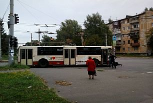 В Кривом Роге троллейбус парализовал движение на перекрестке