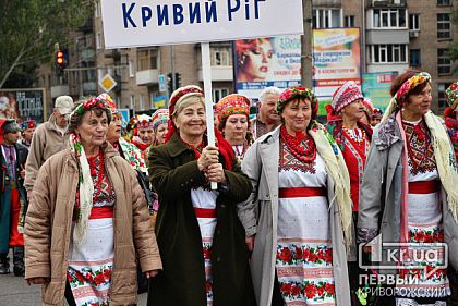 Несколько тысяч горожан пришли на Международный фестиваль казацкой песни в Кривом Роге
