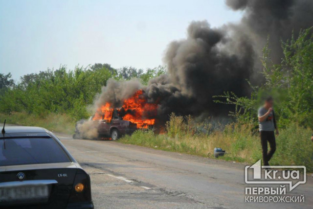 Под Кривым Рогом сгорел полицейский автомобиль