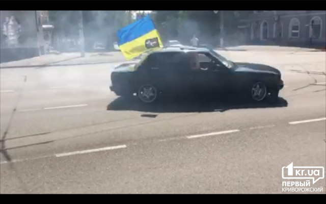 BMW «валил боком» в Кривом Роге на автопробеге (ВИДЕО)
