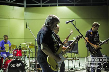 Благотворительный вечер проведен музыкантами Кривого Рога, чтобы помочь защитникам Украины