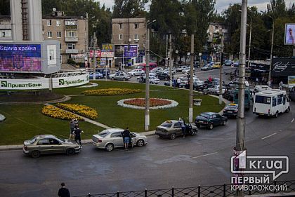 Бастующие таксисты парализовали движение на 95 квартале в Кривом Роге