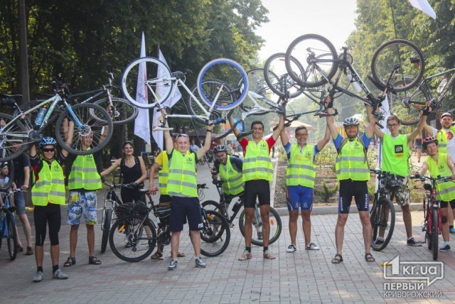 Велосипедисти Кривого Рогу допомагають землячці перемогти рак