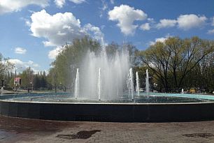 Вулицями Кривого Рогу тече вода, а чиновники звітують про фонтани