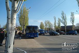 В Кривом Роге ДТП с приусом полицейских, маршруткой и автобусом. Комментарий патрульных