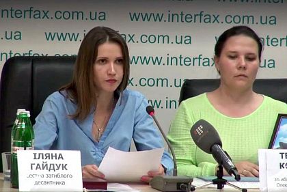 «Ваші сини стоять за вашими спинами, омиті нашою кров’ю», - криворожанка Президентові України