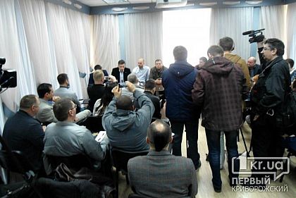 «Жители Кривого Рога голосовали не за такой горсовет», - активист о депутатах БЮТ и РПЛ