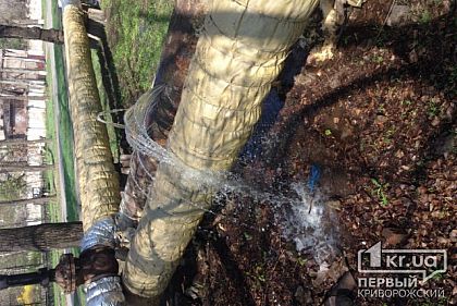 «Питьевая вода в никуда», - криворожанин о прорыве трубы