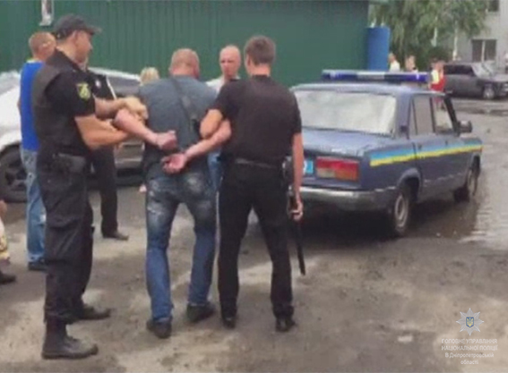 Мужчине, избившему полицейских, в Кривом Роге суд избрал меру пресечения