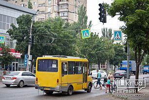 В Кривом Роге маршрутка врезалась в легковушку