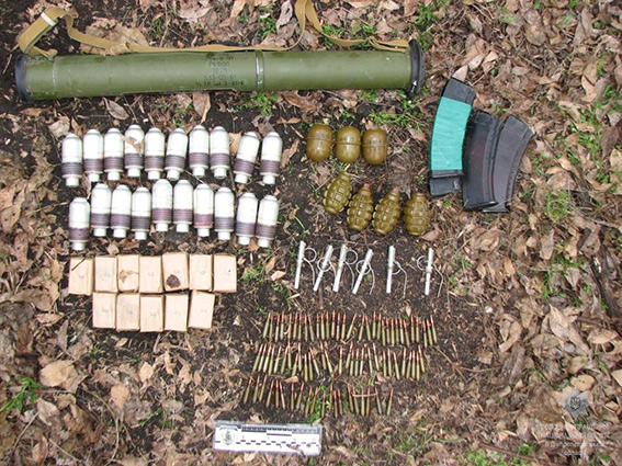 Жители Кривого Рога добровольно сдали полицейским свои оружейные арсеналы