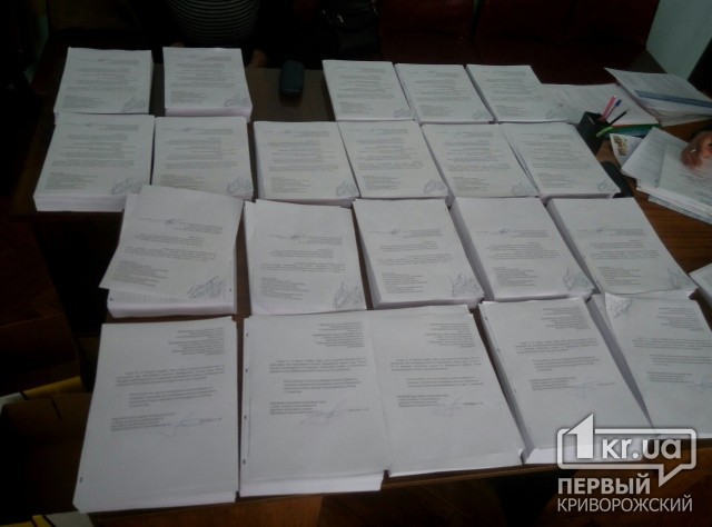 В ТИК передали копии подписей жителей Кривого Рога по отзыву депутатов-предателей