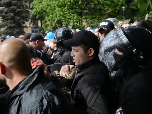 Превышениями полномочий полицейскими 9 мая в Днепре займется прокуратура