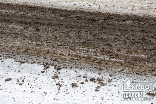 Почему в Кривом Роге не чистят заметенные снегом дороги