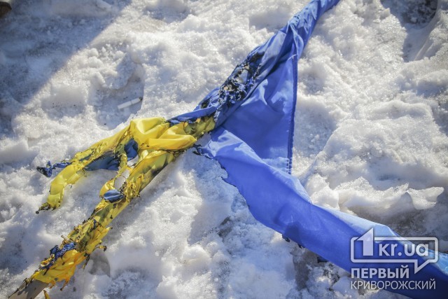 У Кривому Розі невідомі вдруге спалили прапор України