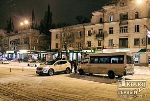 ДТП в Кривом Роге: маршрутка столкнулась с кроссовером