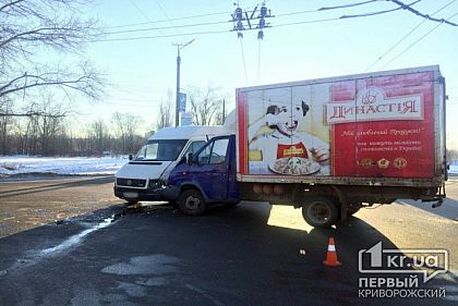 Столкнулись грузовики. ДТП в Кривом Роге (ОБНОВЛЕНО)