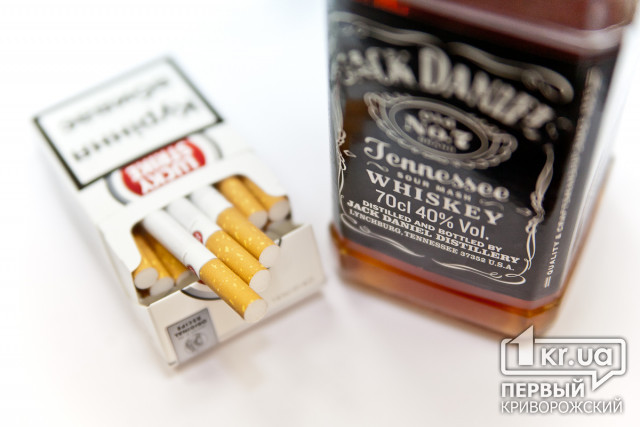 78 предпринимателей Днепропетровской области лишили лицензии за продажу алкоголя и табака подросткам