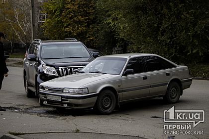 В центре Кривого Рога Land Cruiser врезался в Мazda