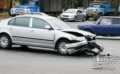 Оба автомобиля серьезно повреждены и передвигаться по дорогам города самостоятельно не могут.