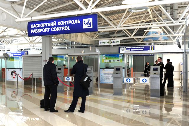 Пограничники упростили паспортный контроль в аэропортах