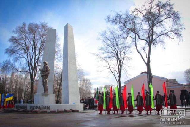 В Кривом Роге открыли первый в Украине памятник героям АТО (ОБНОВЛЕНО)