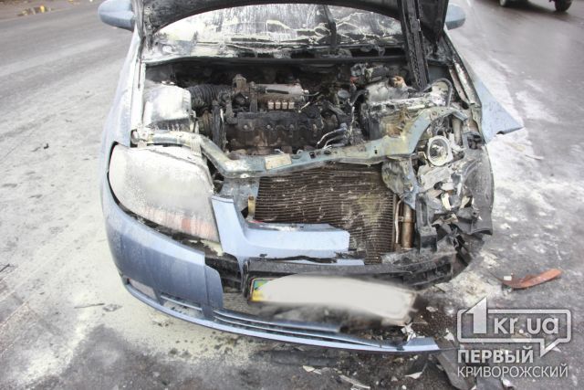 В Кривом Роге в ДТП сгорел автомобиль