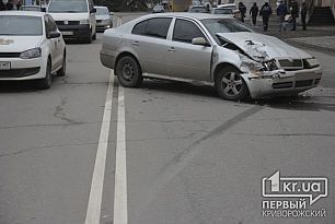 В Кривом Роге водитель на «Skoda» въехал в маршрутку