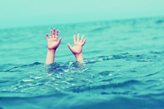 В Криворожском районе на воде спасали ребенка
