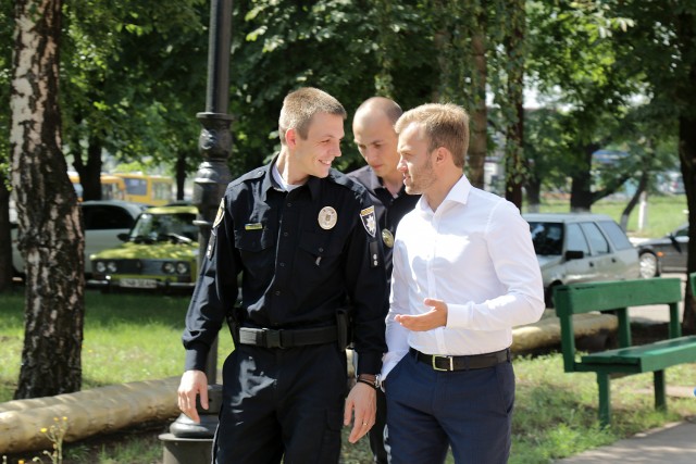 Нардеп Константин Усов передал патрульной полиции Кривого Рога оргтехнику для дополнительного мониторинга качества работы