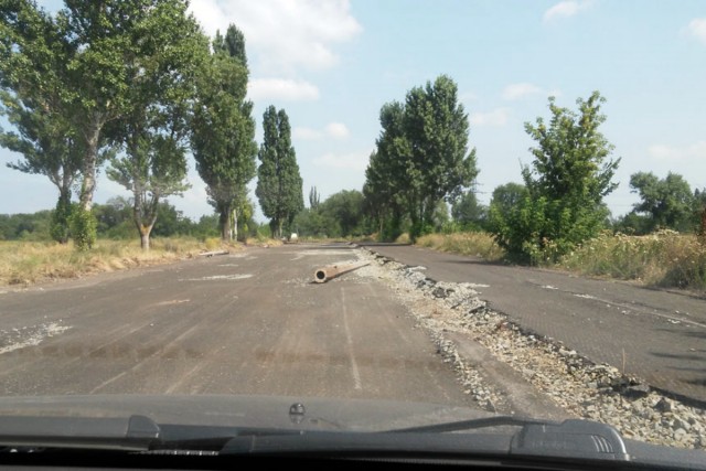 Все для людей: В Долгинцевском районе ремонтируют дорогу, кладут плитку и приводят в порядок клумбы