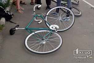 ДТП  с пострадавшими: Велосипедист оказался между двух маршруток (ИСПРАВЛЕНО)