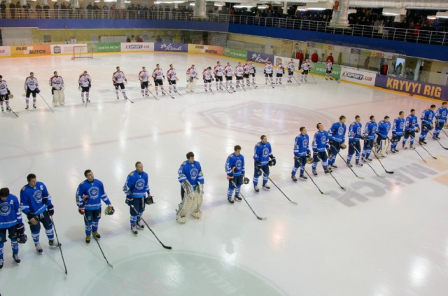 Хоккейный клуб «Кривбасс» уступил «Донбассу»