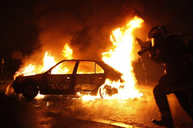У Кривому Розі під час пожежі в авто згорів чоловік