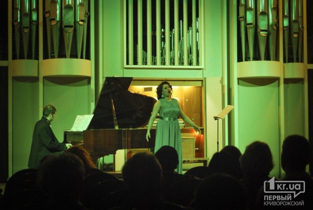 Криворожанка сольно спела в органном зале Днепра