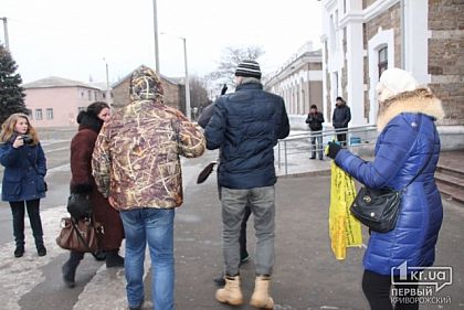 В Кривом Роге участники флешмоба спели песню времен СССР