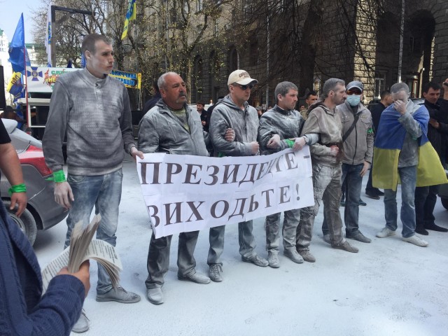 Под офисом Порошенко будет протест из-за дембеля