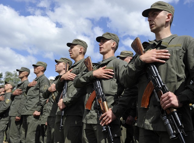 Служба в армии: сколько людей еще призовут в Днепропетровской области