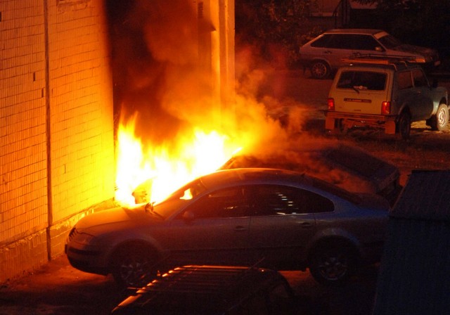 Горел Lexus. Этой ночью в Кривом Роге трижды «бушевало» пламя