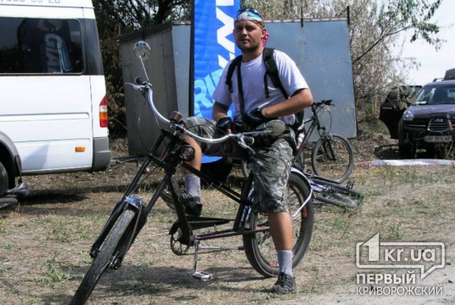 Житель Кривого Рога собрал уникальный велосипед для реабилитации бойцов АТО