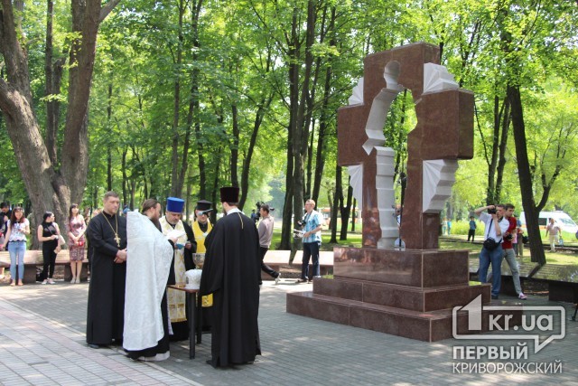 В Кривом Роге состоялось открытие памятника героям, погибшим в зоне АТО