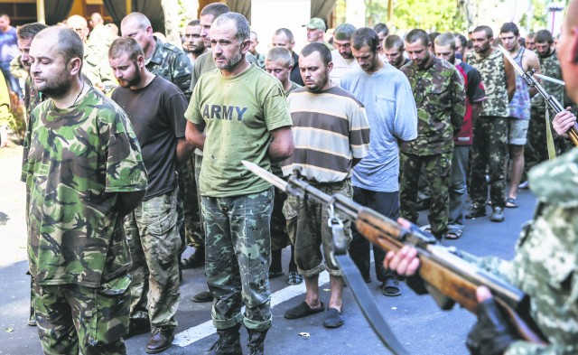 Верните их домой! В Киеве на митинг вышли матери пленных батальона «Кривбасс»