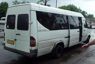 В дождь пешком. В Кривом Роге «маршрутчик» отказался везти женщину с ребенком