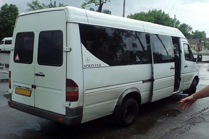 В дождь пешком. В Кривом Роге «маршрутчик» отказался везти женщину с ребенком