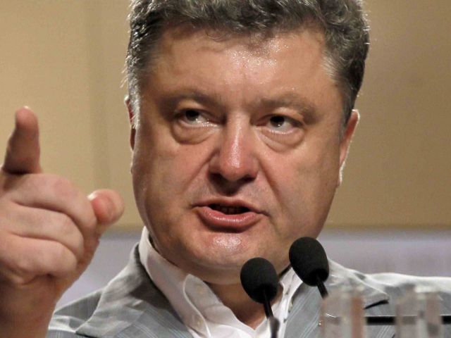 Президент Петро Порошенко закликав Яценюка і Шокіна піти у відставку