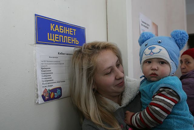 Три  четверти детей Днепропетровской области вакцинировали от полиомиелита